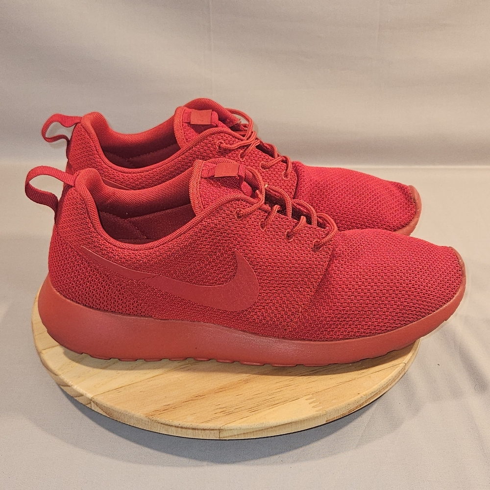 Nike Roshe One Triple Red 511881-666 Size 10.5